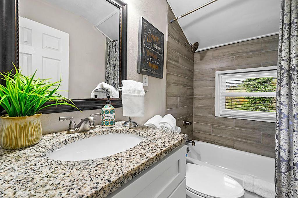 Goodkarma Rentals Refreshed Smyrna Home Near Battery Atl Half Mile To Interstateアトランタ エクステリア 写真